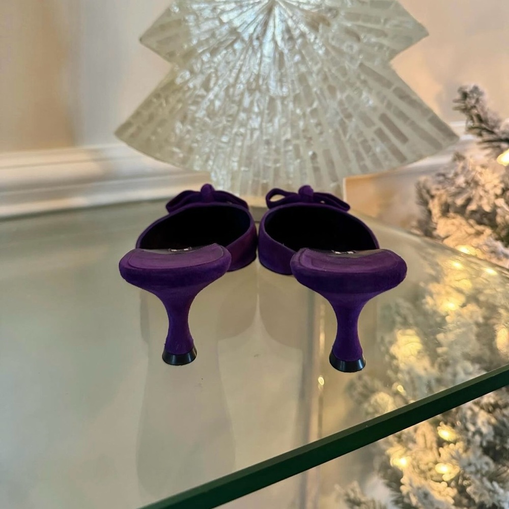 Manolo Blahnik - Purple Polkadot Bow Suede Mules - Picture 5 of 8